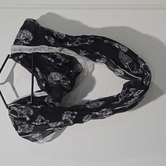 Scarves - Picture 9 of 14